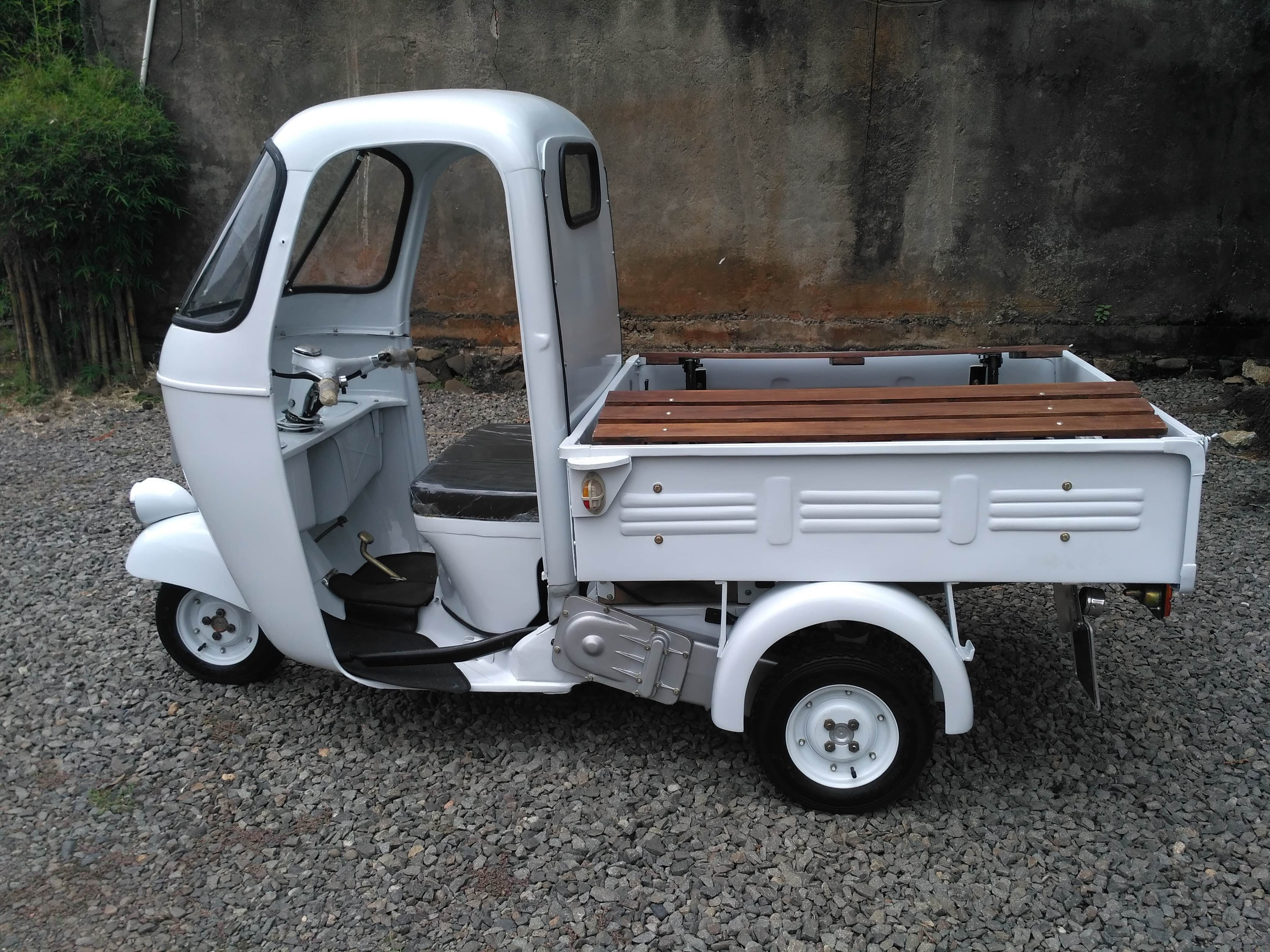Side profile Ape Bajaj Pickup with wooden-deck cargo bed